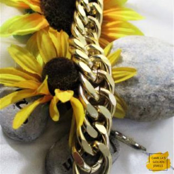 Parisian Golden Chain Bracelet - Picture 3 of 6